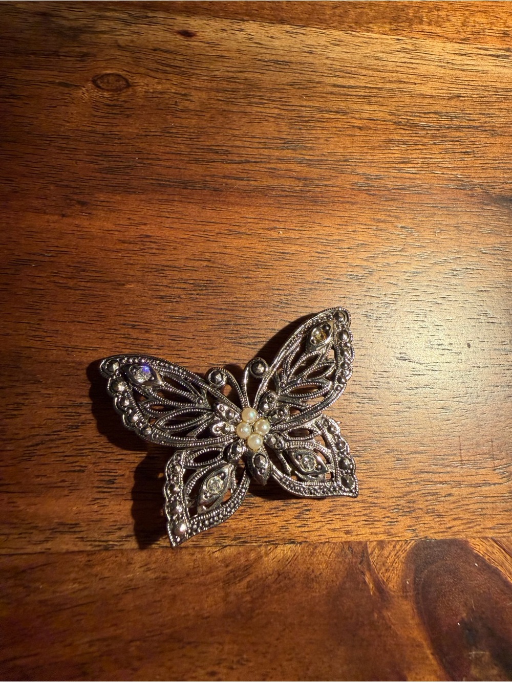 Vintage-Inspired Silver Butterfly Brooch with Pearl Center